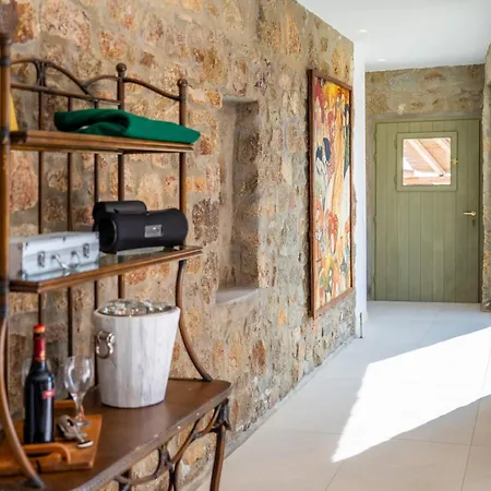 Citadel Natural Stone וילה Plintri